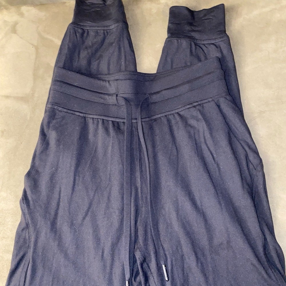 Size 2 Lululemon Ready to Rulu jogger in black